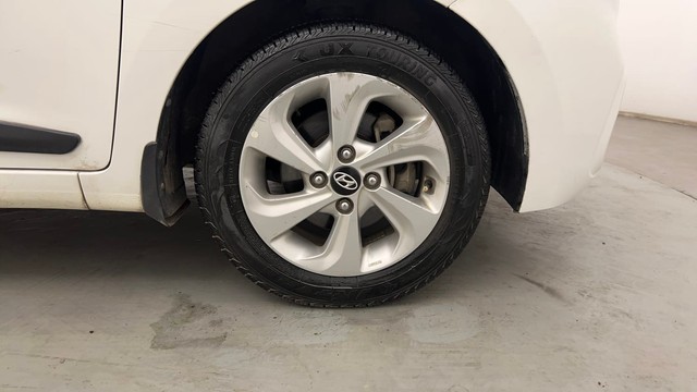 Second-hand 2017 Hyundai Xcent Petrol for sale in Chandigarh-17