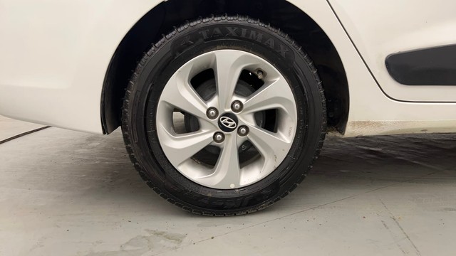 Second-hand 2017 Hyundai Xcent Petrol for sale in Chandigarh-18