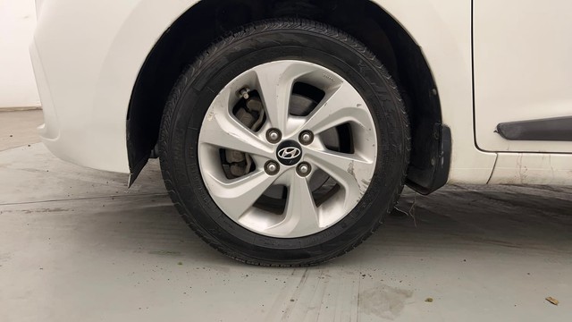 Second-hand 2017 Hyundai Xcent Petrol for sale in Chandigarh-20