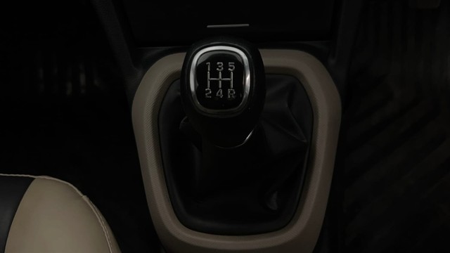 Second-hand 2017 Hyundai Xcent Petrol for sale in Chandigarh-12