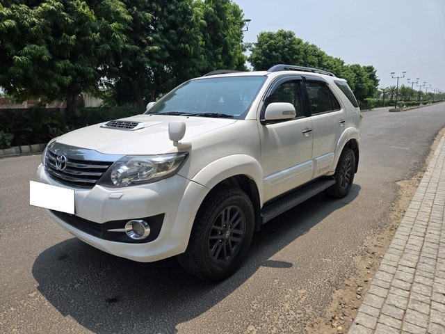 Second-hand 2015 Toyota Fortuner 4x4 MT for sale in Ludhiana-7
