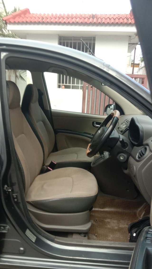 Second-hand 2011 Hyundai i10 Sportz AT for sale in Coimbatore-9