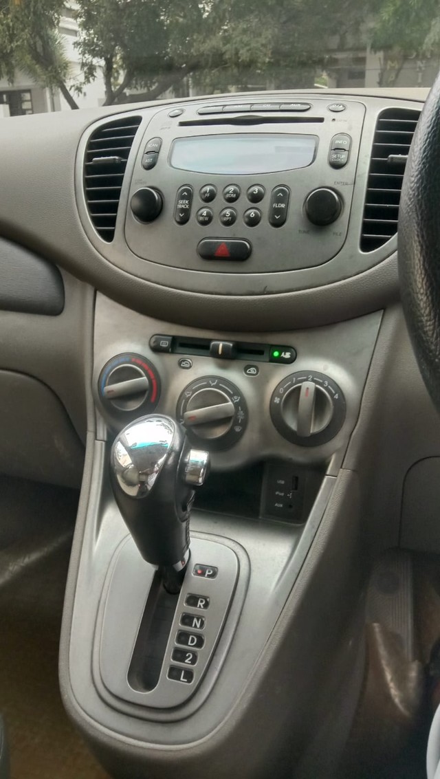 Second-hand 2011 Hyundai i10 Sportz AT for sale in Coimbatore-10