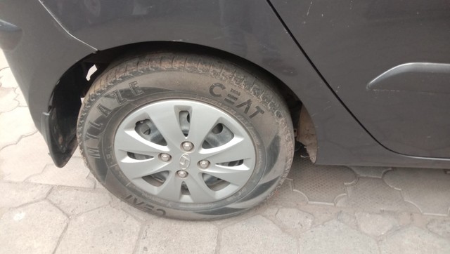 Second-hand 2011 Hyundai i10 Sportz AT for sale in Coimbatore-11