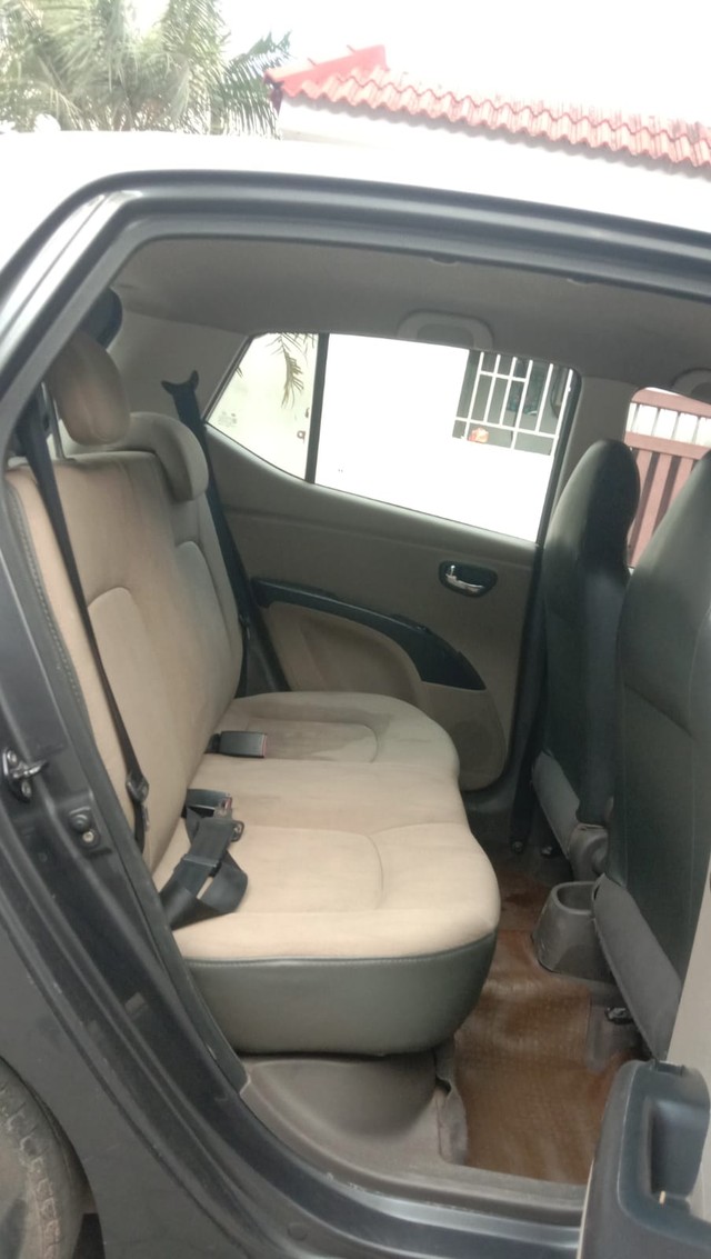 Second-hand 2011 Hyundai i10 Sportz AT for sale in Coimbatore-8