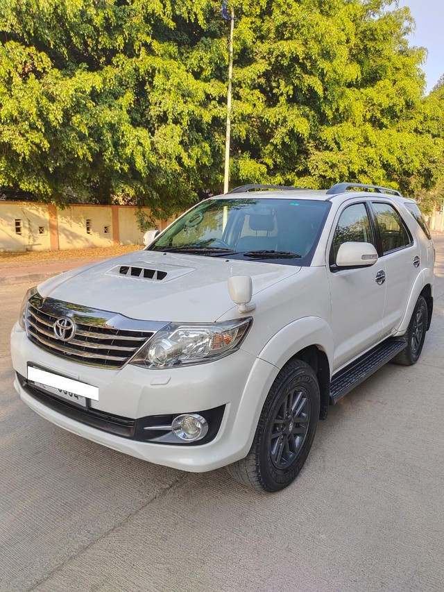 Second-hand 2015 Toyota Fortuner 4x4 AT for sale in Pune-2