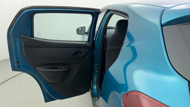 Second-hand 2021 Renault KWID 1.0 RXT AMT Opt for sale in Ahmedabad-32