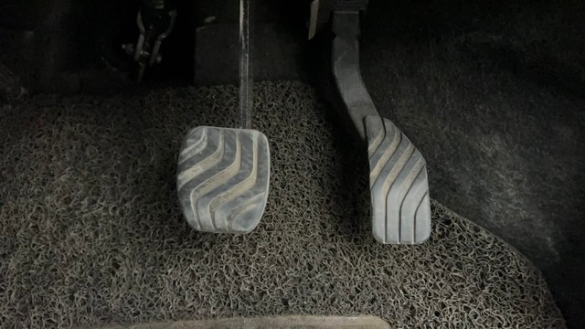 Second-hand 2021 Renault KWID 1.0 RXT AMT Opt for sale in Ahmedabad-14