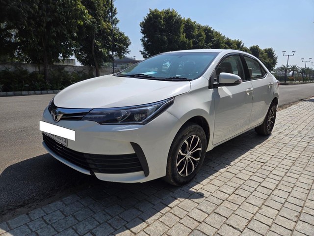 Second-hand 2017 Toyota Corolla Altis Facelift for sale in Ludhiana-4