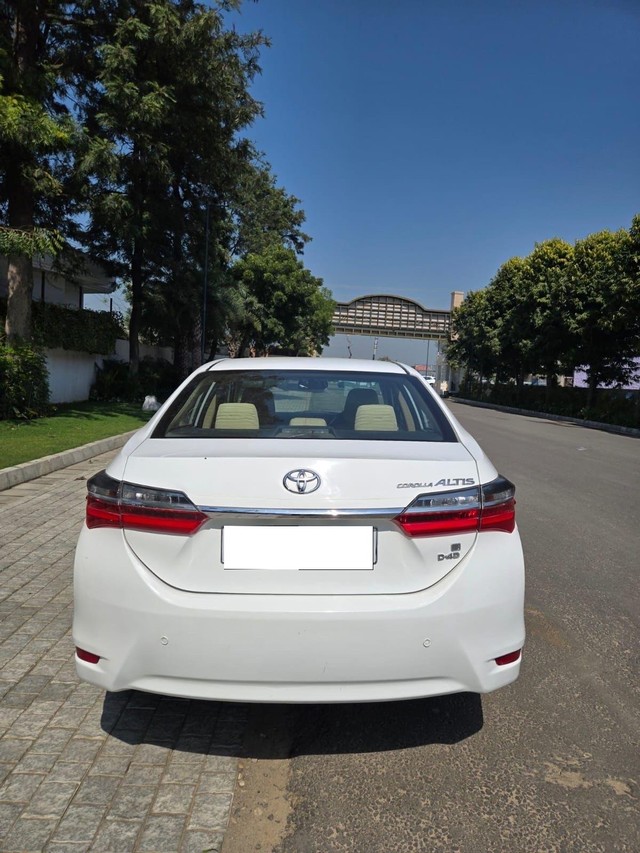 Second-hand 2017 Toyota Corolla Altis Facelift for sale in Ludhiana-2