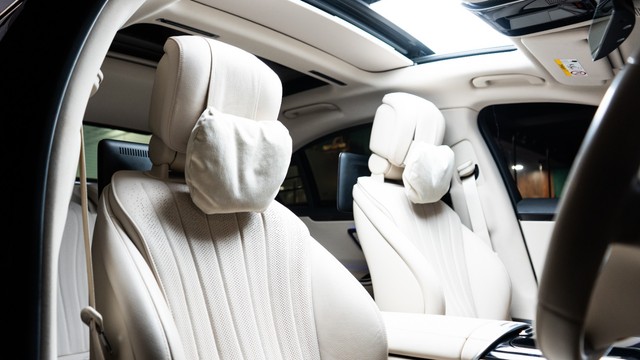 Second-hand 2023 Mercedes-Benz S-Class S450 4Matic BSVI for sale in New Delhi-4