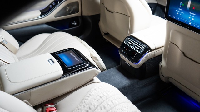 Second-hand 2023 Mercedes-Benz S-Class S450 4Matic BSVI for sale in New Delhi-12