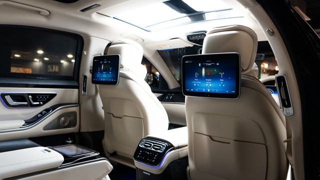 Second-hand 2023 Mercedes-Benz S-Class S450 4Matic BSVI for sale in New Delhi-6