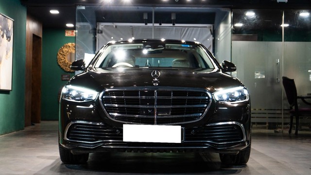 Second-hand 2023 Mercedes-Benz S-Class S450 4Matic BSVI for sale in New Delhi-3