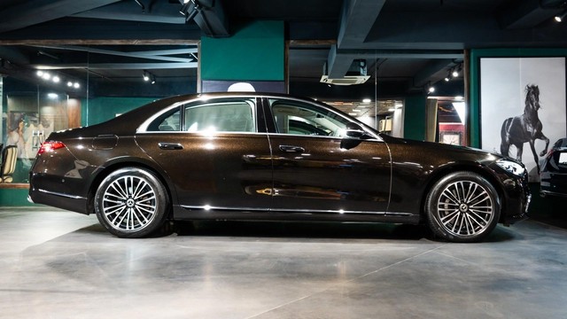Second-hand 2023 Mercedes-Benz S-Class S450 4Matic BSVI for sale in New Delhi-1