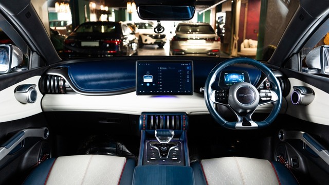 Second-hand 2023 BYD Atto 3 Special Edition for sale in New Delhi-14