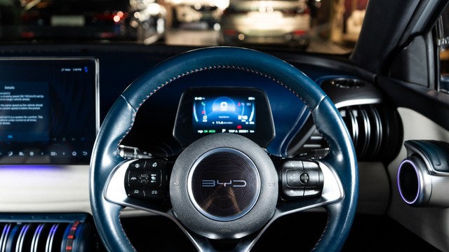 Second-hand 2023 BYD Atto 3 Special Edition for sale in New Delhi-16