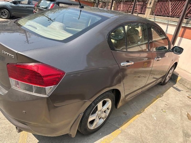 Second-hand 2011 Honda City 1.5 V MT for sale in Gautam Buddha Nagar-6