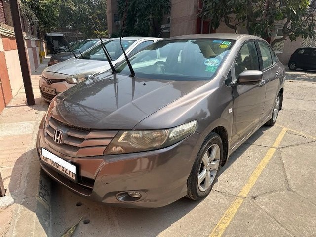 Second-hand 2011 Honda City 1.5 V MT for sale in Gautam Buddha Nagar-2