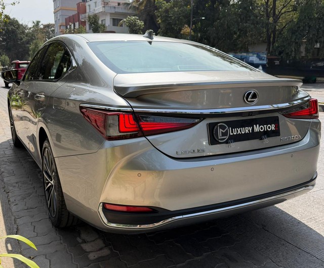 Second-hand 2024 Lexus ES 300h Exquisite for sale in Bangalore-6