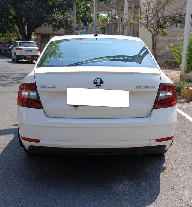 Second-hand 2018 Skoda Octavia 1.8 TSI AT L K for sale in Bangalore-2