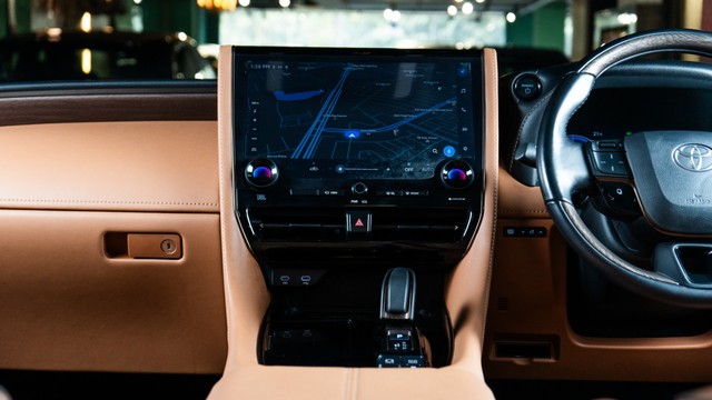 Second-hand 2025 Toyota Vellfire VIP Executive Lounge for sale in New Delhi-17