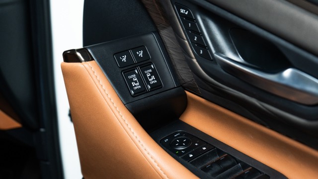 Second-hand 2025 Toyota Vellfire VIP Executive Lounge for sale in New Delhi-19