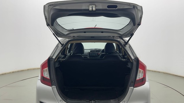 Second-hand 2016 Honda Jazz 1.2 SV i VTEC for sale in Kolkata-9