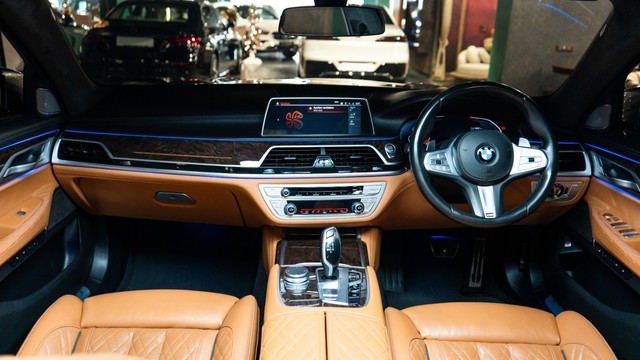 Second-hand 2022 BMW 7 Series 740Li M Sport for sale in New Delhi-16