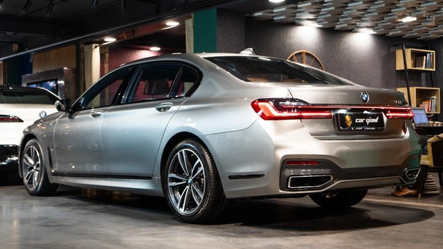 Second-hand 2022 BMW 7 Series 740Li M Sport for sale in New Delhi-14