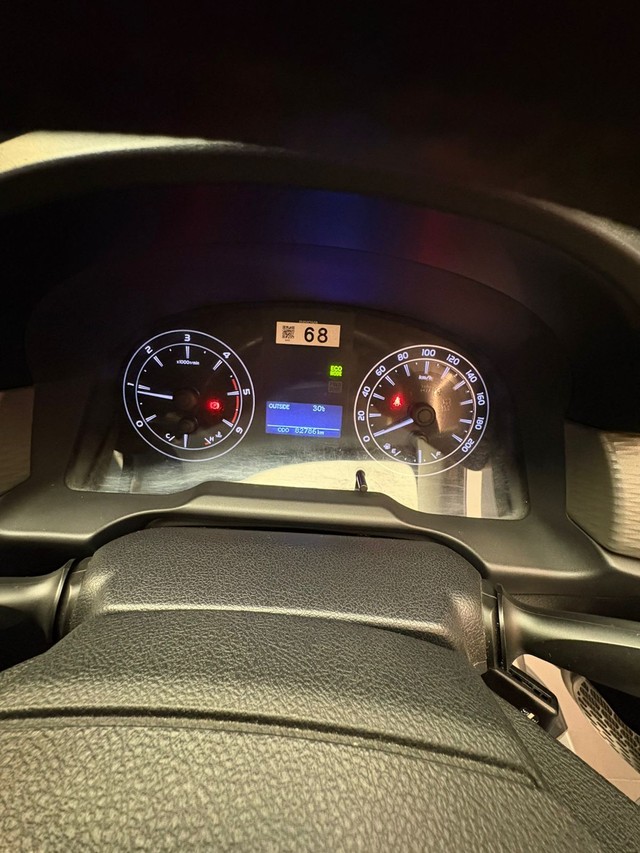 Second-hand 2016 Toyota Innova Crysta 2.4 GX MT BSIV for sale in Mumbai-10