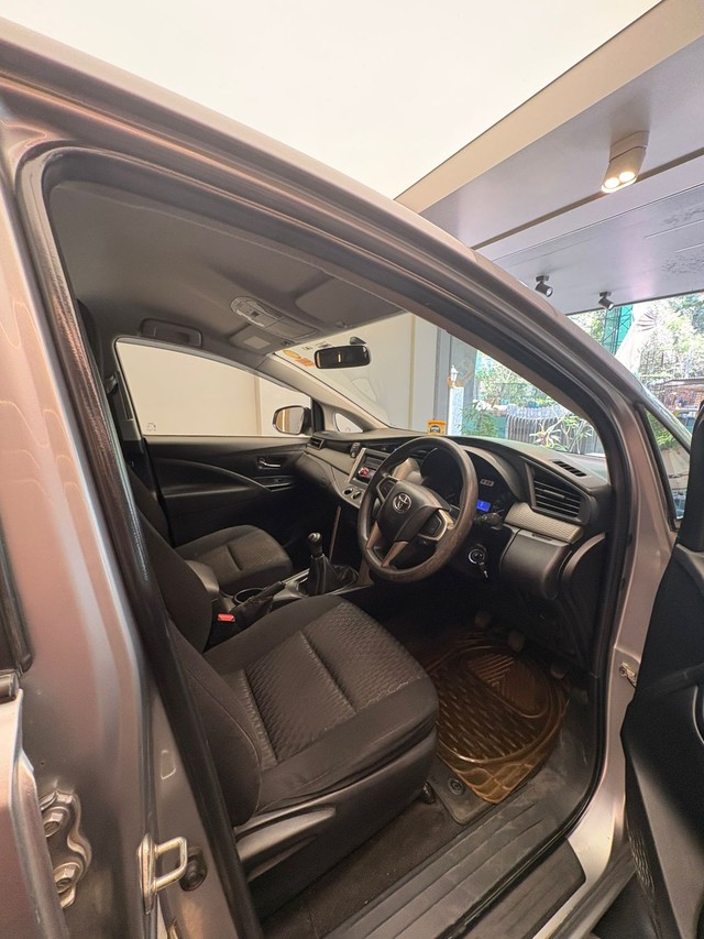 Second-hand 2016 Toyota Innova Crysta 2.4 GX MT BSIV for sale in Mumbai-9