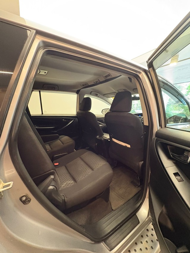 Second-hand 2016 Toyota Innova Crysta 2.4 GX MT BSIV for sale in Mumbai-11