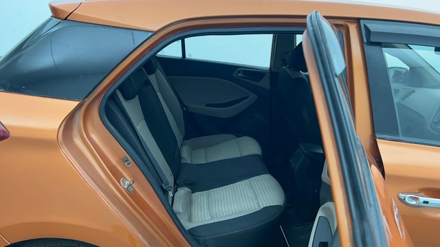 Second-hand 2018 Hyundai i20 1.4 Asta Option for sale in Kolkata-39