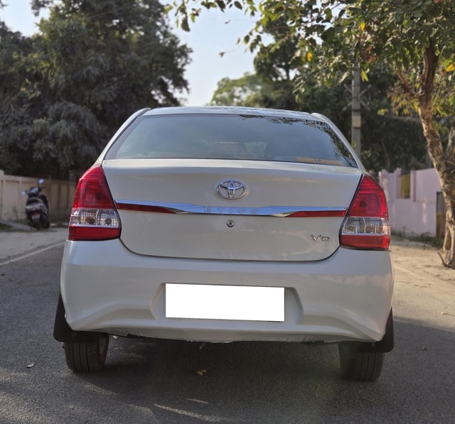 Second-hand 2017 Toyota Etios 1.4 VXD for sale in Lucknow-3
