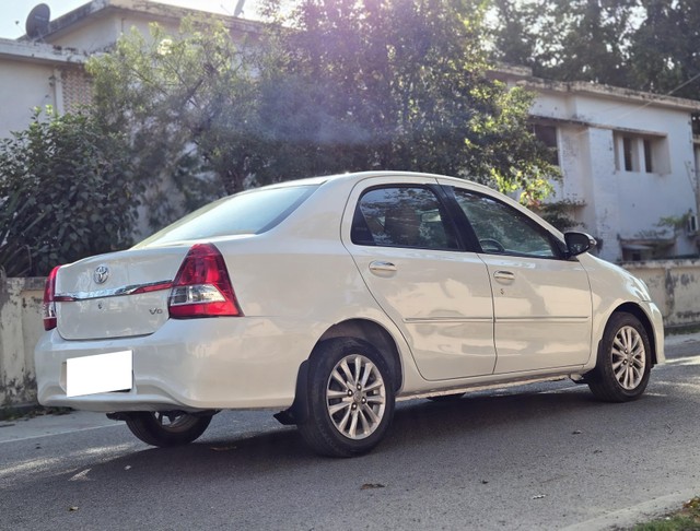 Second-hand 2017 Toyota Etios 1.4 VXD for sale in Lucknow-2