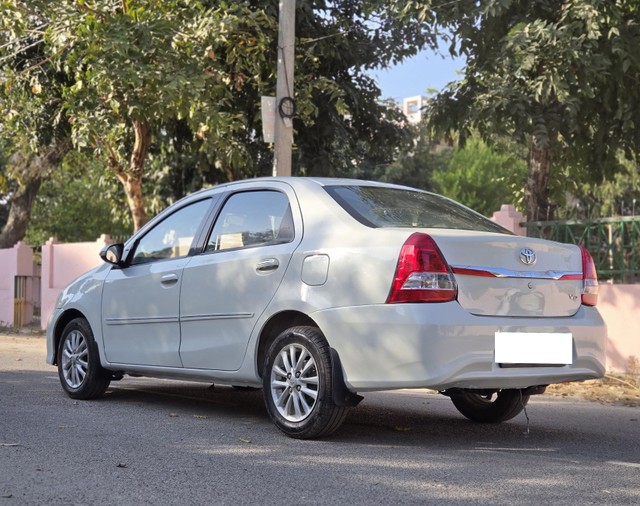 Second-hand 2017 Toyota Etios 1.4 VXD for sale in Lucknow-4