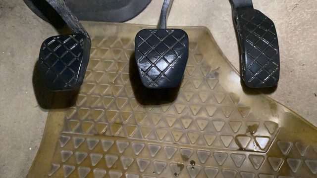 Second-hand 2013 Volkswagen Vento Petrol Highline for sale in Kolkata-24