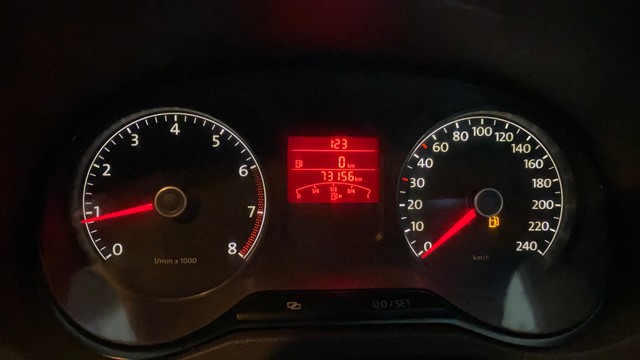 Second-hand 2013 Volkswagen Vento Petrol Highline for sale in Kolkata-23