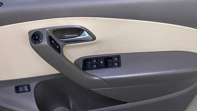 Second-hand 2013 Volkswagen Vento Petrol Highline for sale in Kolkata-3