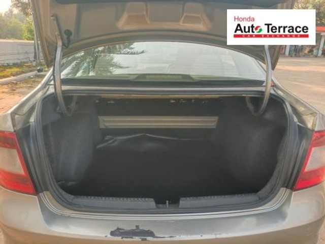 Skoda Rapid 1.5 TDI Ambition Plus Second-hand 2014 Skoda Rapid 1.5 TDI Ambition Plus for sale in Pondicherry-7