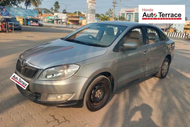 Skoda Rapid 1.5 TDI Ambition Plus Second-hand 2014 Skoda Rapid 1.5 TDI Ambition Plus for sale in Pondicherry-6