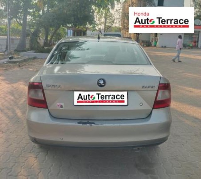 Skoda Rapid 1.5 TDI Ambition Plus Second-hand 2014 Skoda Rapid 1.5 TDI Ambition Plus for sale in Pondicherry-3