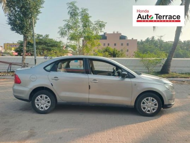 Skoda Rapid 1.5 TDI Ambition Plus Second-hand 2014 Skoda Rapid 1.5 TDI Ambition Plus for sale in Pondicherry-1