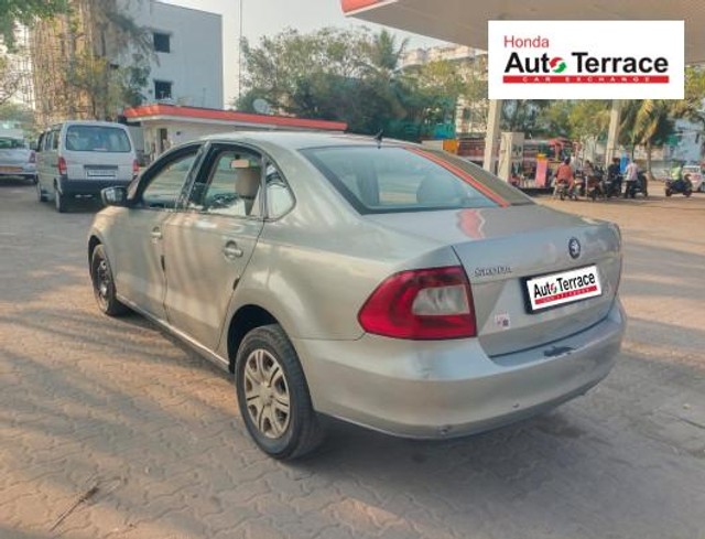 Skoda Rapid 1.5 TDI Ambition Plus Second-hand 2014 Skoda Rapid 1.5 TDI Ambition Plus for sale in Pondicherry-4