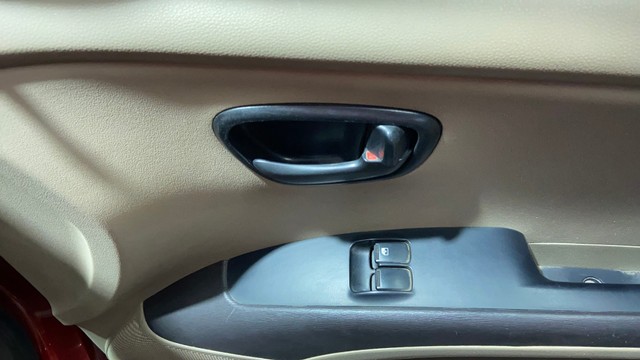 Hyundai i10 Era 1.1 iTech SE Second-hand 2012 Hyundai i10 Era 1.1 iTech SE for sale in Surat-17