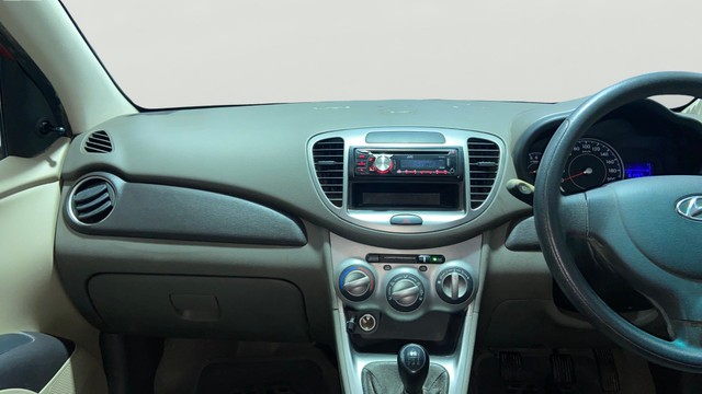 Hyundai i10 Era 1.1 iTech SE Second-hand 2012 Hyundai i10 Era 1.1 iTech SE for sale in Surat-22