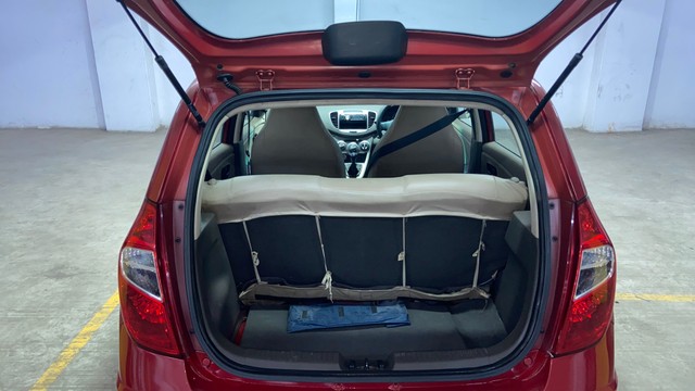 Hyundai i10 Era 1.1 iTech SE Second-hand 2012 Hyundai i10 Era 1.1 iTech SE for sale in Surat-19