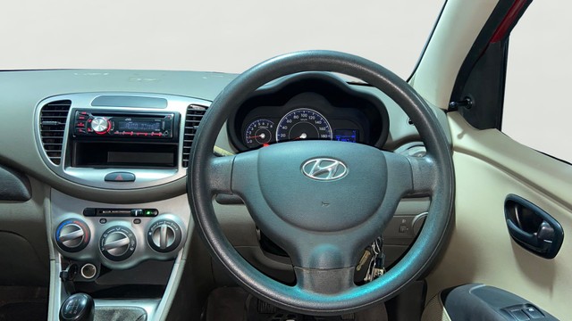 Hyundai i10 Era 1.1 iTech SE Second-hand 2012 Hyundai i10 Era 1.1 iTech SE for sale in Surat-12