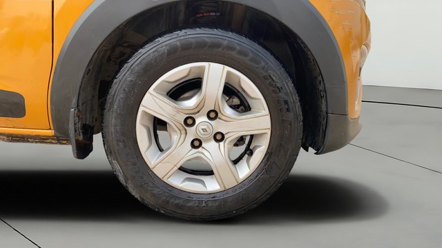 Second-hand 2019 Renault Triber RXZ for sale in Patna-27